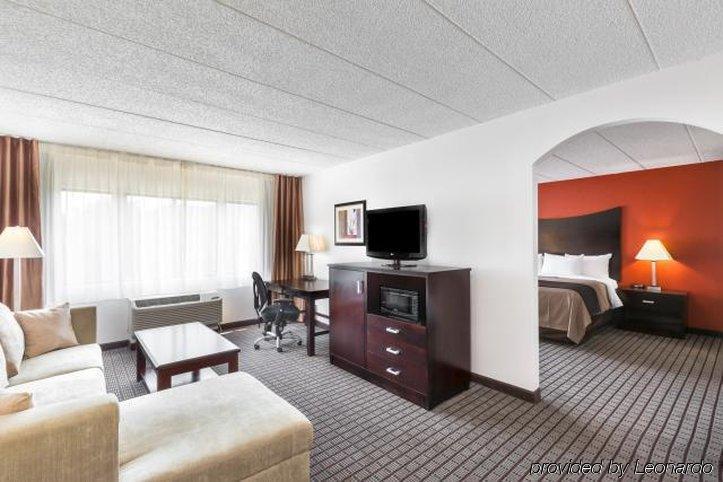 Clarion Hotel & Suites BWI Airport North Балтимор Екстериор снимка