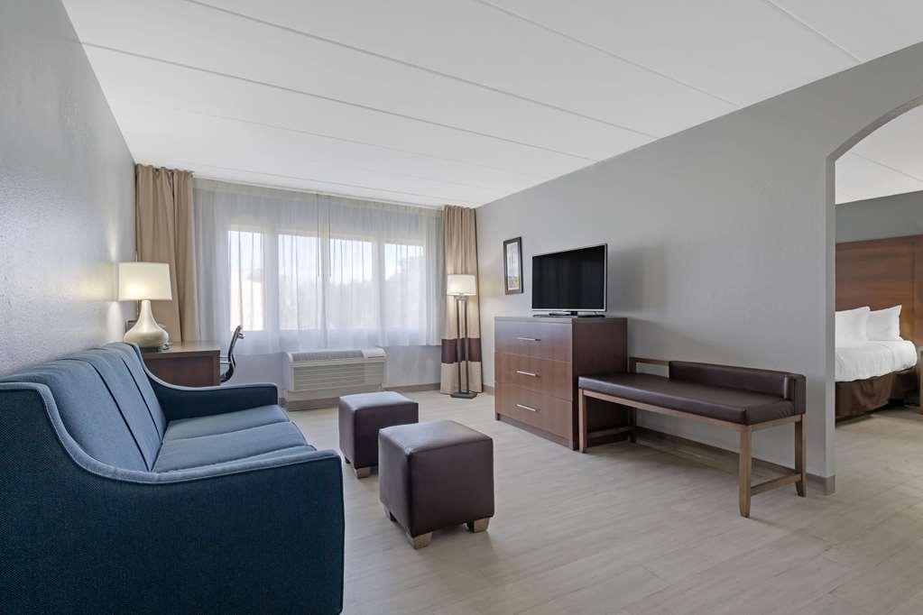 Clarion Hotel & Suites BWI Airport North Балтимор Стая снимка