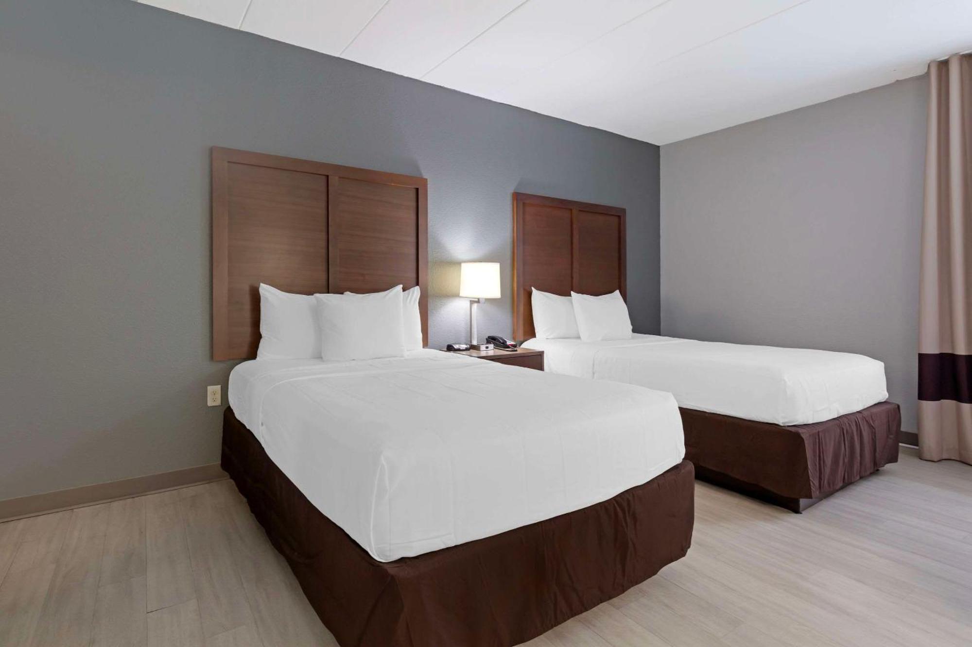 Clarion Hotel & Suites BWI Airport North Балтимор Екстериор снимка