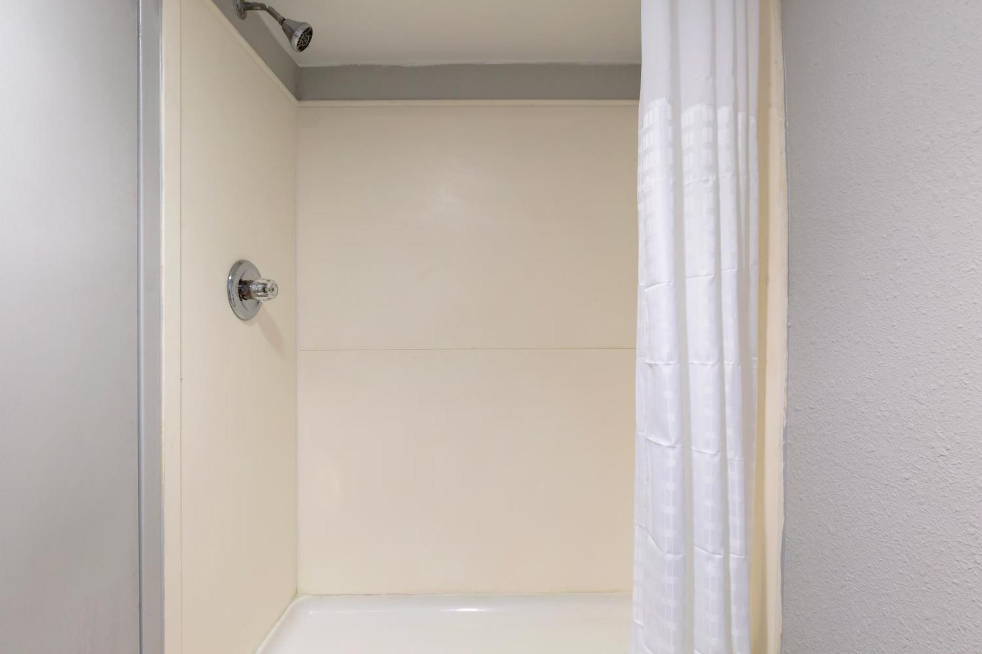 Clarion Hotel & Suites BWI Airport North Балтимор Екстериор снимка