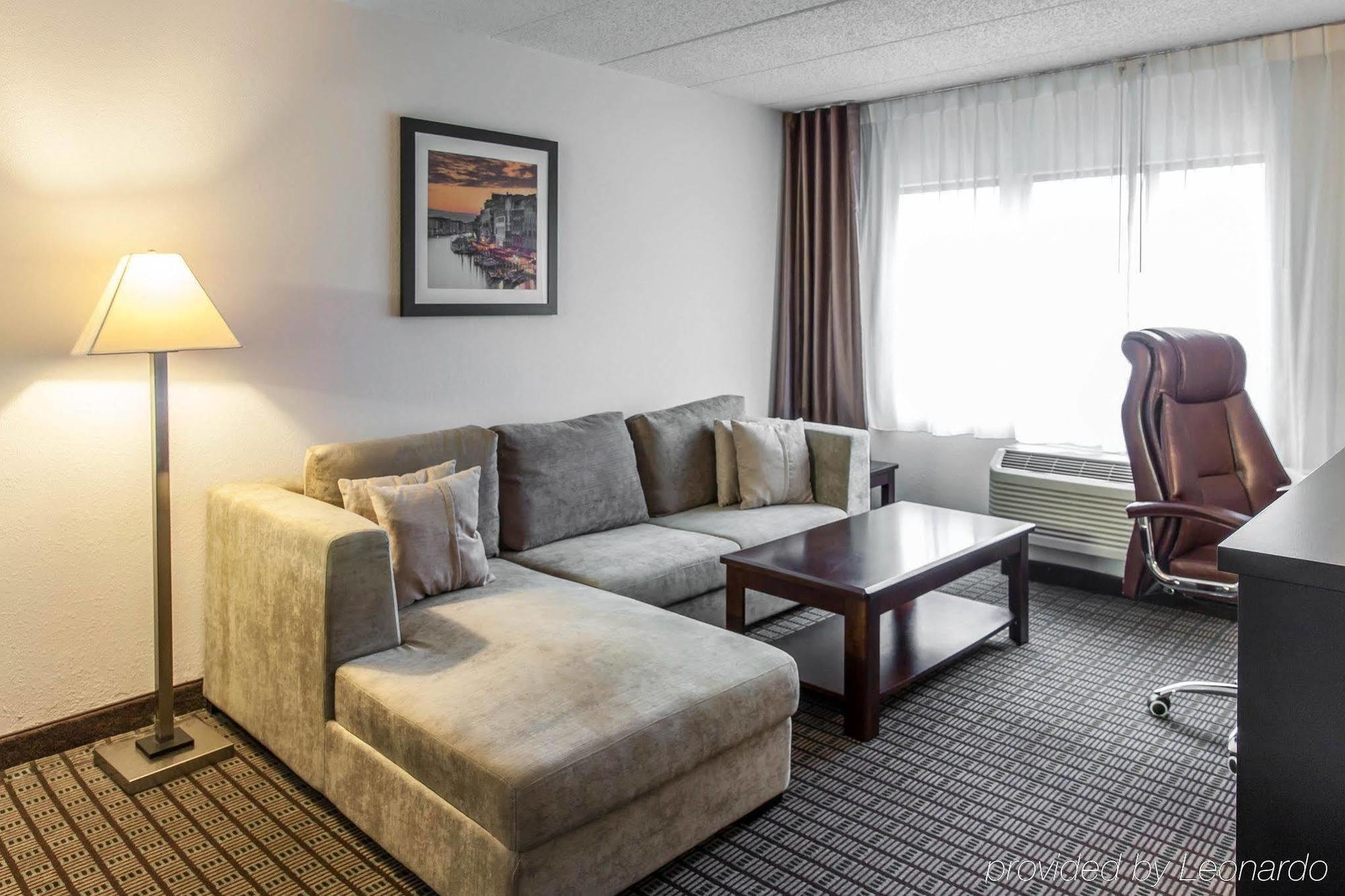 Clarion Hotel & Suites BWI Airport North Балтимор Екстериор снимка